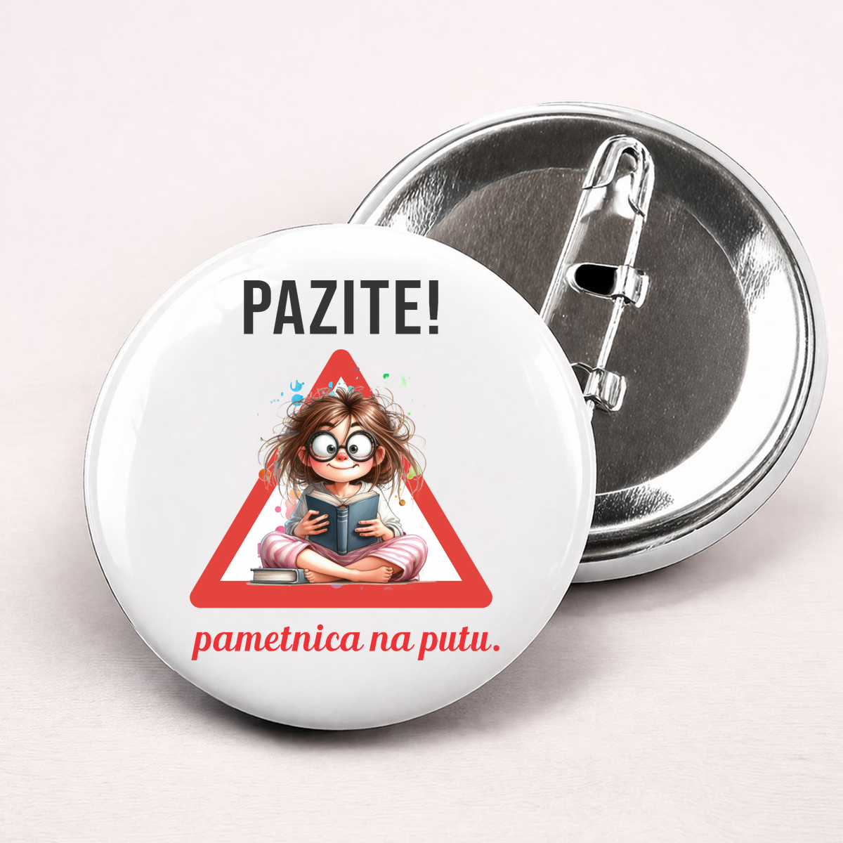 Pazite pametnica na putu - Bedževi – prikaz proizvoda sa printom